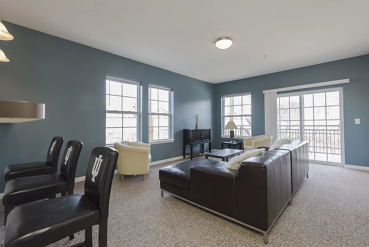 East Bay I Apartments — Photo 1