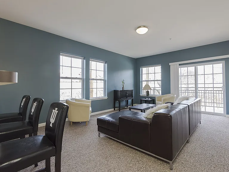 East Bay I Apartments — Photo 1