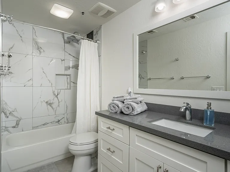 N 92nd St — Photo 14
