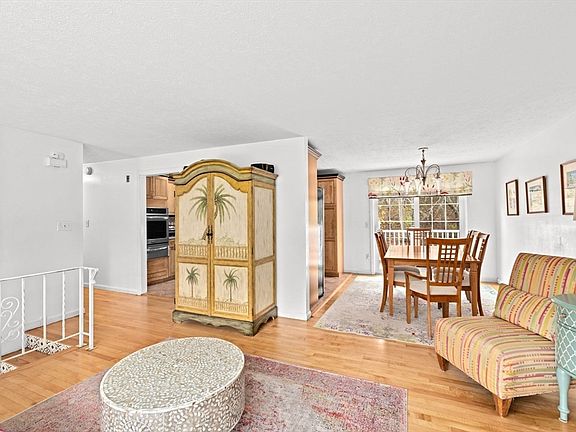 3rd image of 59 Heather Dr