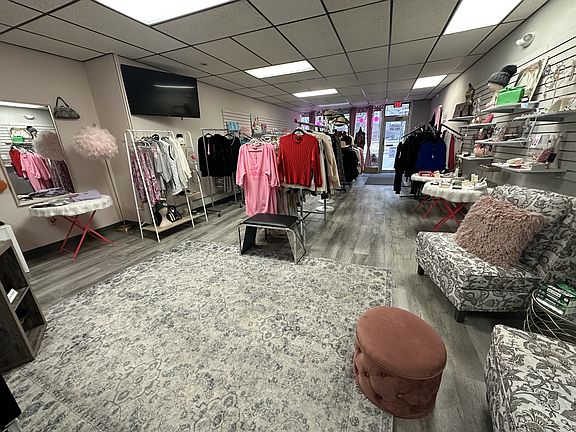 3rd image of 818 Erie Ave