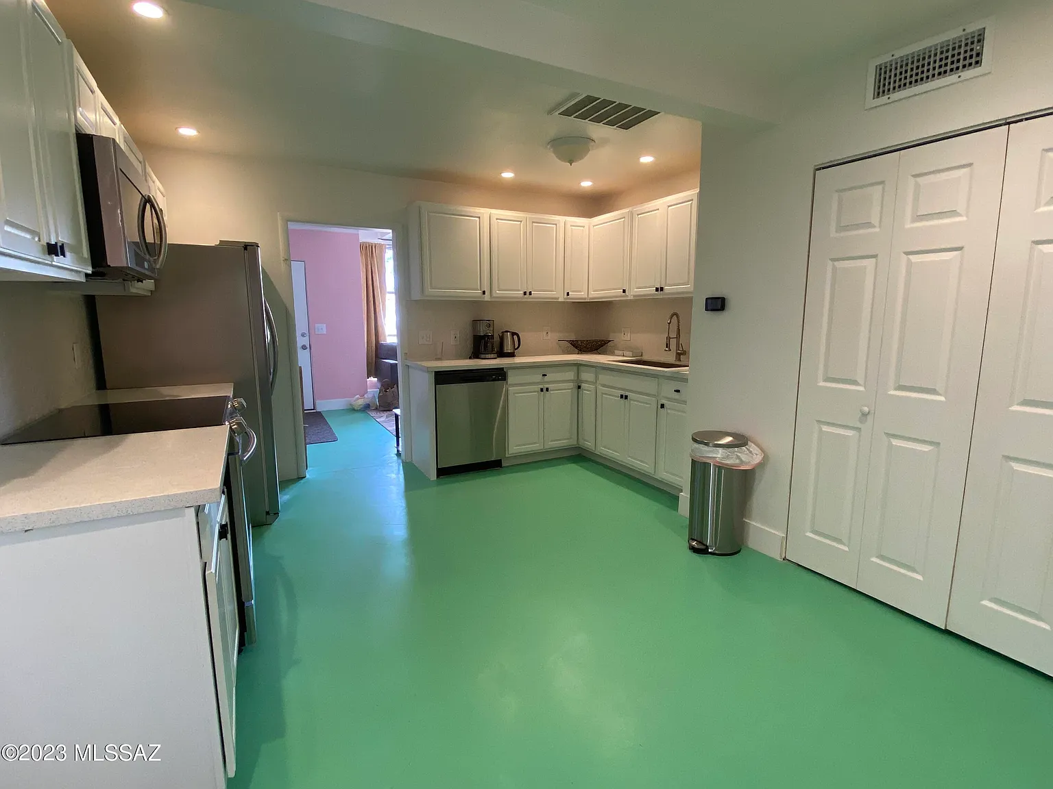 3 bed, 1.5 bath, 1154 sqft, $1,899 — Photo 3