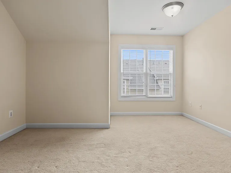 643 Pullman Pl — Photo 45