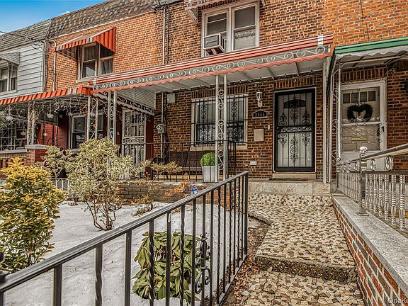 2nd image of 2556 Eastchester Road