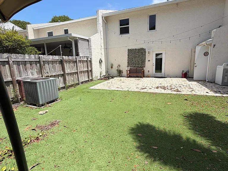 806 NW 41st Ct — Photo 8