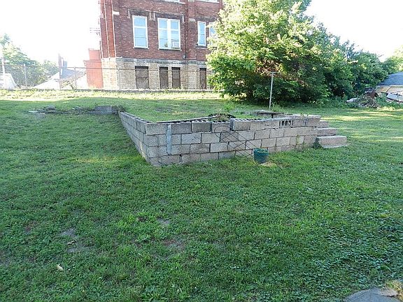 5th image of 806 Greeley Ave