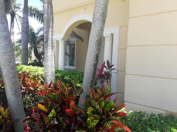 37 Harbour Isle Dr #101, Fort Pierce, FL 34949