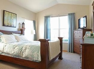 47 Rolling Oaks Rd #A, Sugar Grove, IL 60554