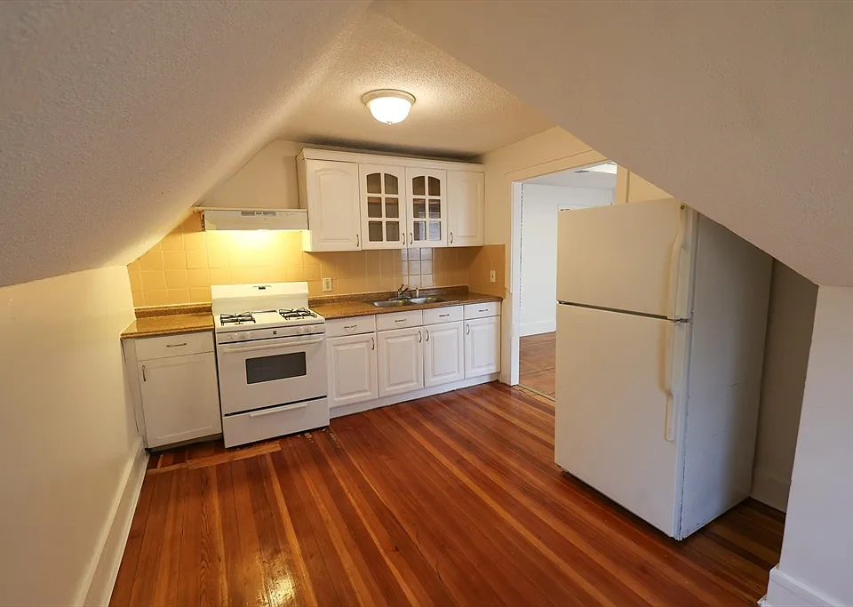 498 Whipple St #3