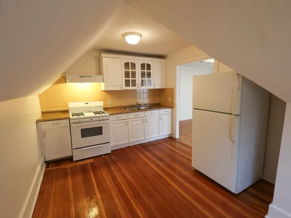 498 Whipple St APT 3, Fall River, MA 02724