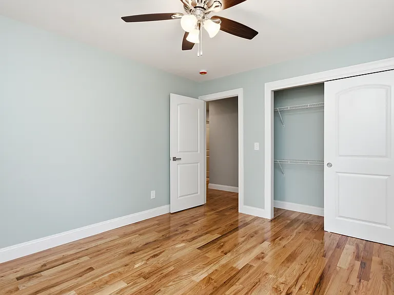 470 Oakville Ave — Photo 11