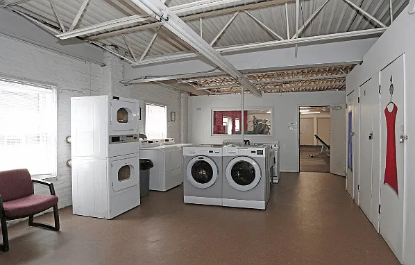 Lewis Manor Apartments — Photo 24