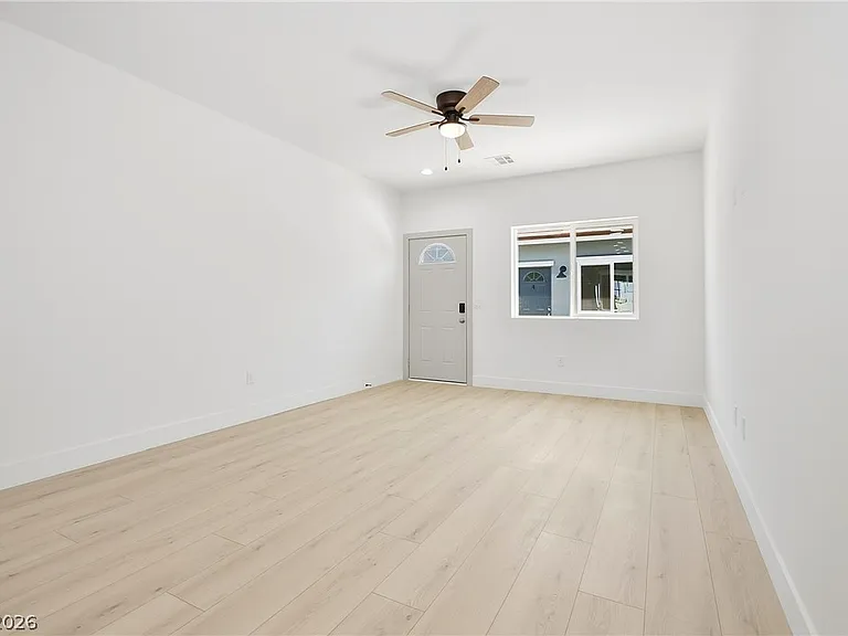 2001 S Dandelion St #2 — Photo 6