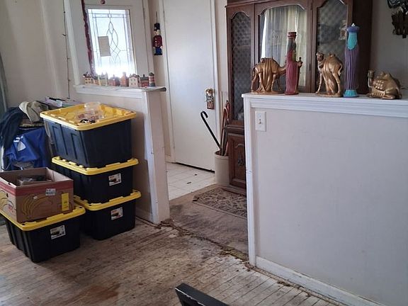 4th image of 2225 N Lafountain St