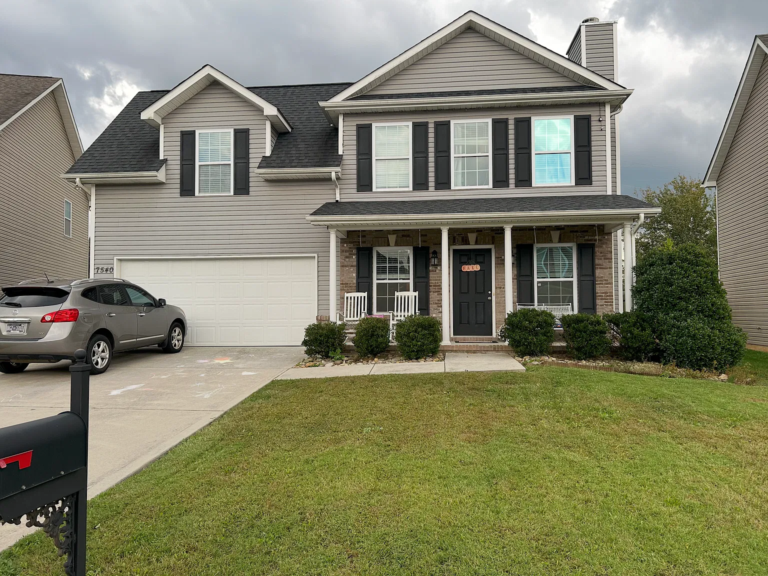 3 bed, 2.5 bath, 1589 sqft, $2,300 — Photo 1