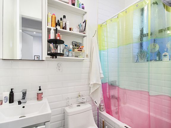 4th image of 131 Herkimer St #3