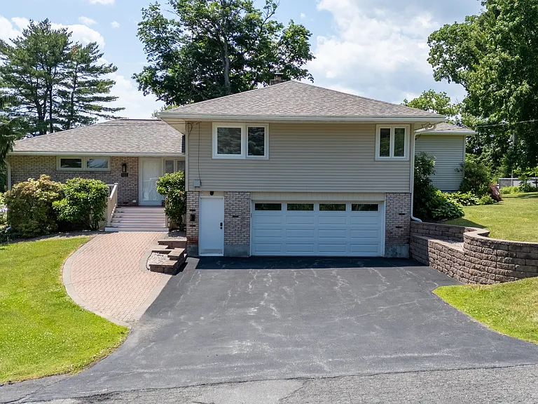 111 Woodland Ave — Photo 2