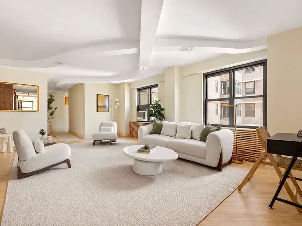 208 E Broadway, New York, NY 10002