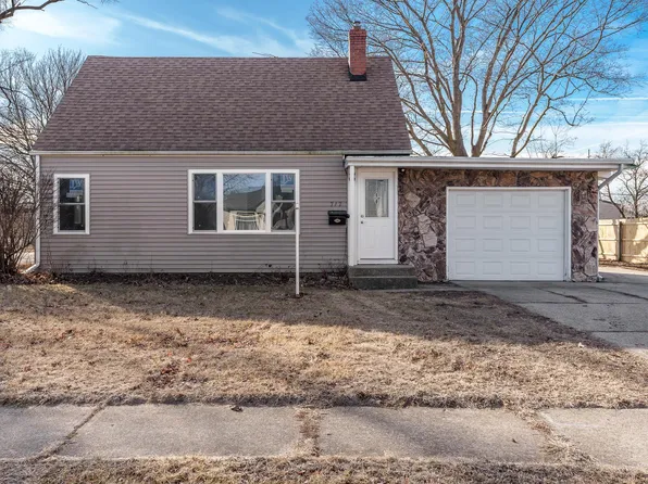 717 Renrose Ave, Loves Park, IL 61111