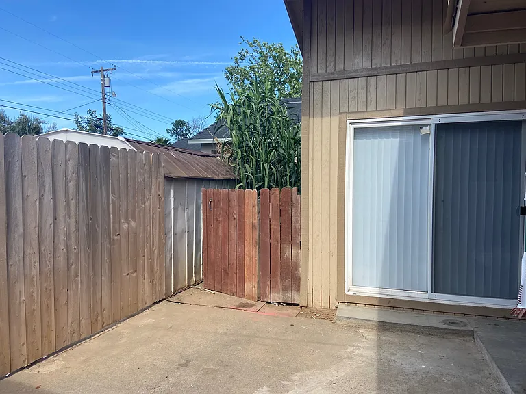 1013 Santiago Ave #A — Photo 6