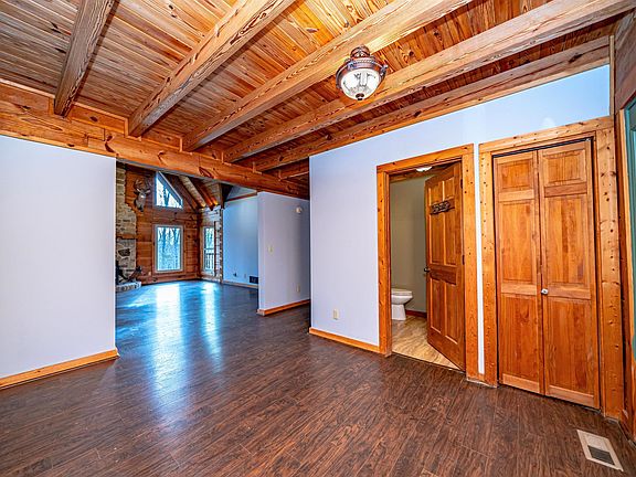 5th image of 425 Essex Way