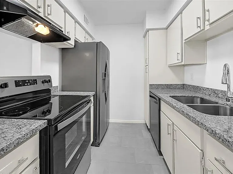 8429 Hearth Dr #32 — Photo 4