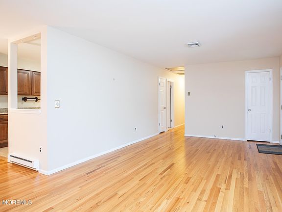 5th image of 822 Lexington Drive