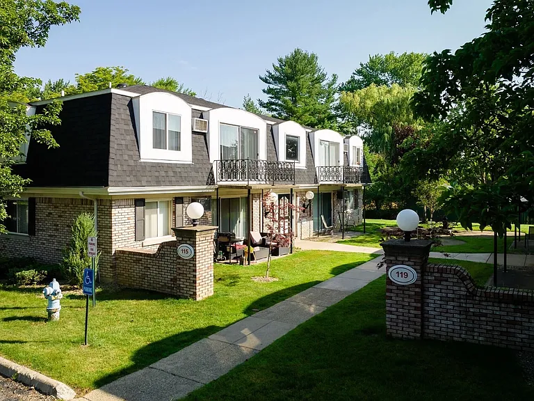 Sunset Court — Photo 15