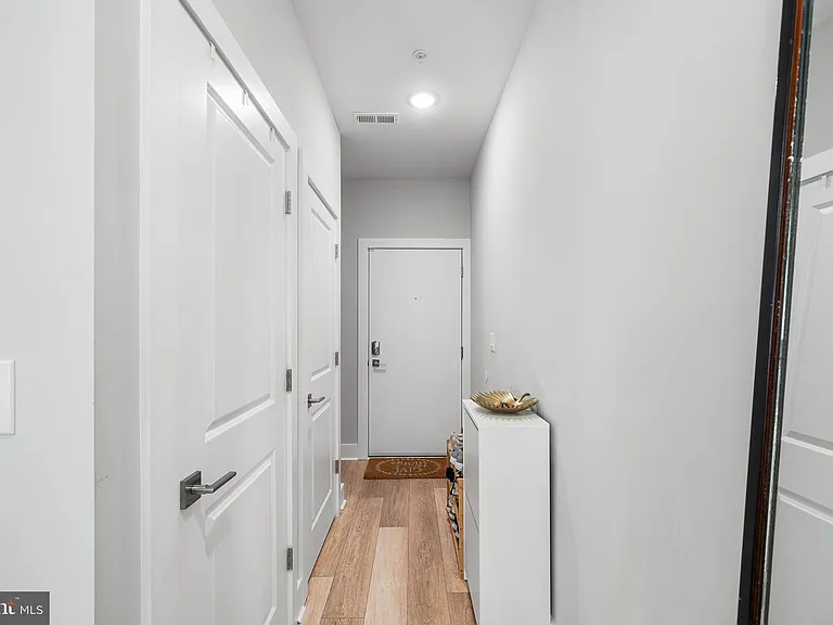 1924 N 6th St #4 — Photo 8