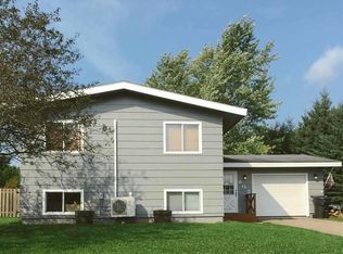 807 Center Dr, Chisholm, MN 55719