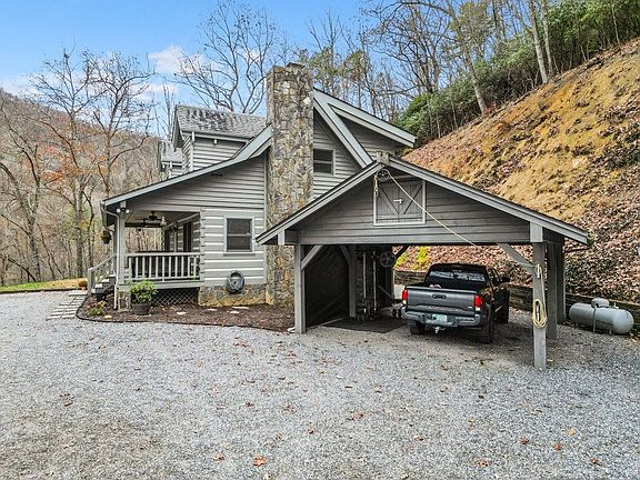 3rd image of 141 Primrose Ln