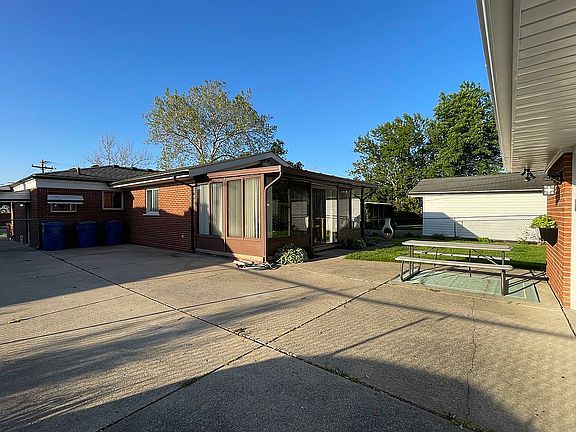 5th image of 13278 Common Rd