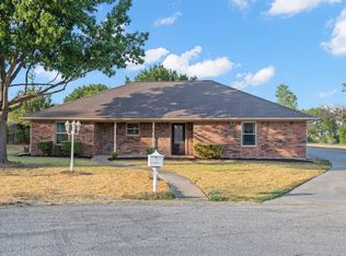 911 Clearview St, Krum, TX 76249