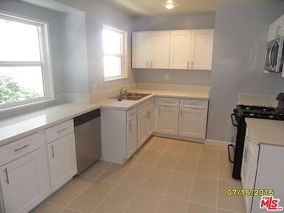 5th image of 1365 Helen Dr