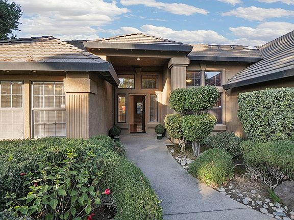3rd image of 23 W Ramblewood Way