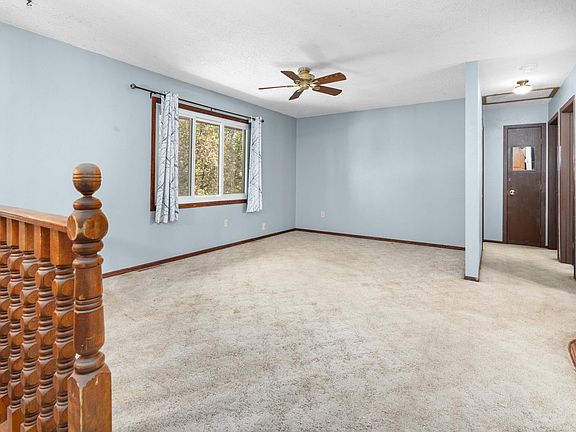 3rd image of 906 5th Ave NE