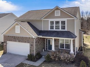 10732 Bouldercrest Dr, South Lyon, MI 48178