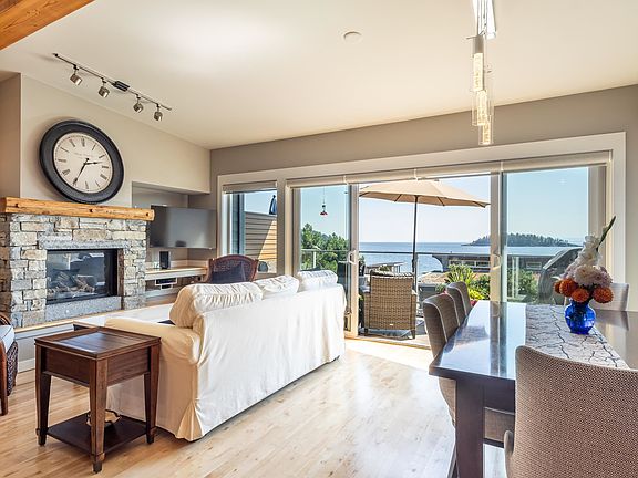 3rd image of 5374 Wakefield Beach Ln