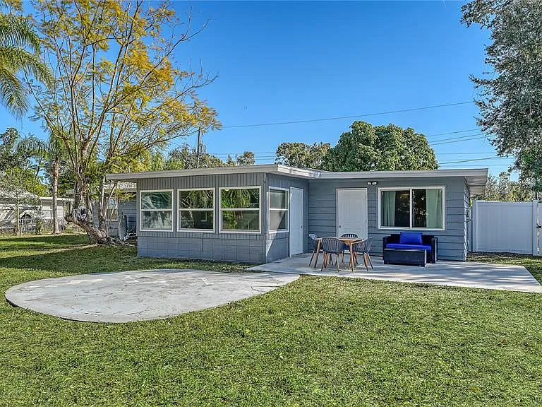 209 Briggs Ct — Photo 35