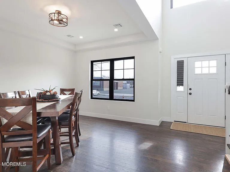35 Alberta Ave — Photo 13