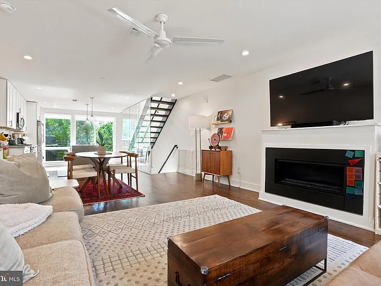 965 N Lawrence St — Photo 5