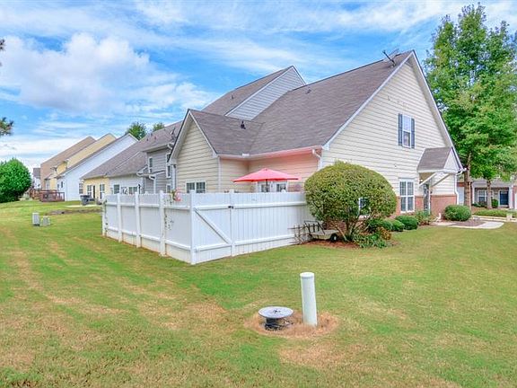 4th image of 2348 Suwanee Pointe Dr