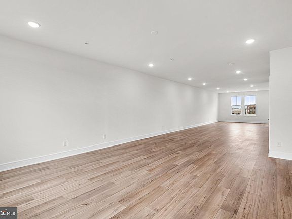 3rd image of 42724 Darala Dr