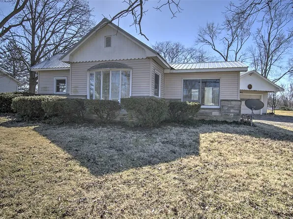 145 W Roberts Dr, Mt Zion, IL 62549