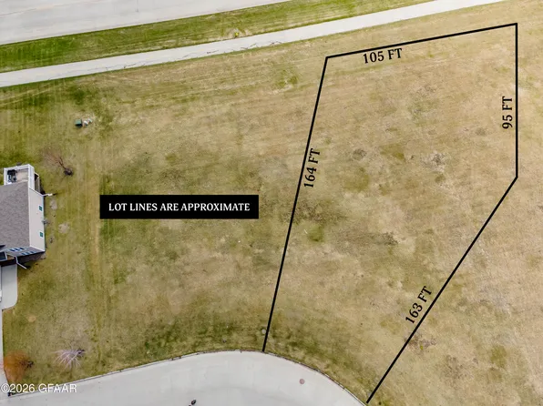 2315 Pinehurst Ct NW, East Grand Forks, MN 56721