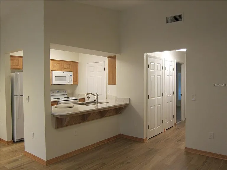 7023 SW 21st Ln — Photo 2