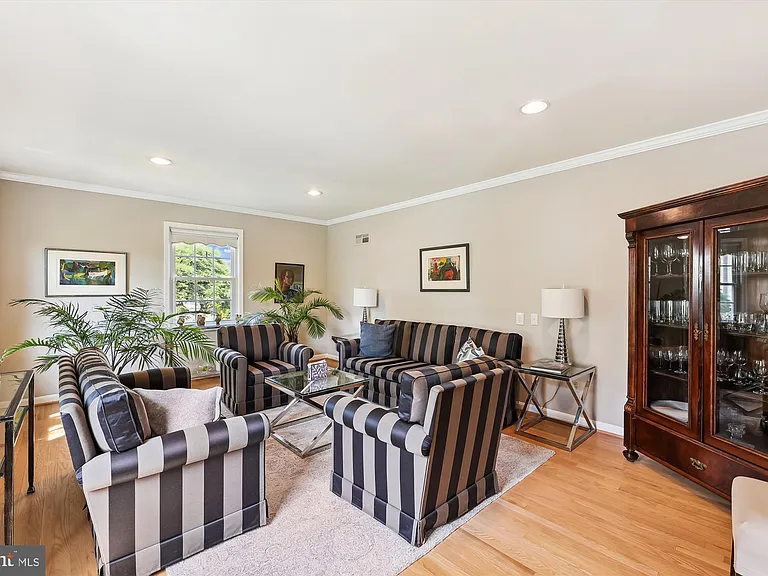 6324 Lenox Rd — Photo 9