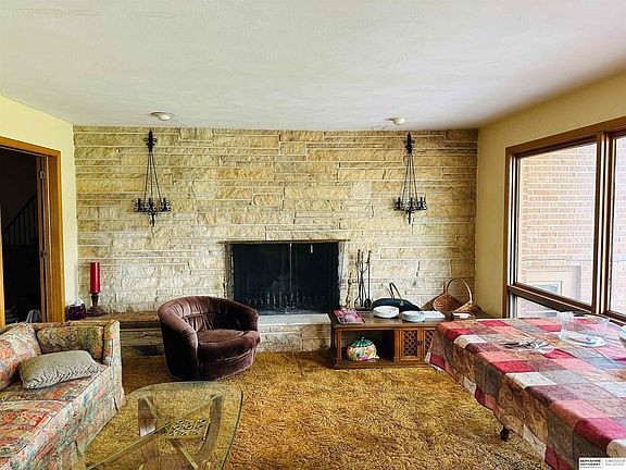 3rd image of 2304 Parkview Dr
