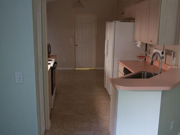 4th image of 1003 Royal Oaks Dr