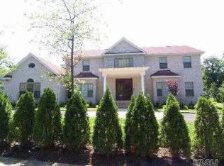 52 Snapdragon Ln, Roslyn Heights, NY 11577